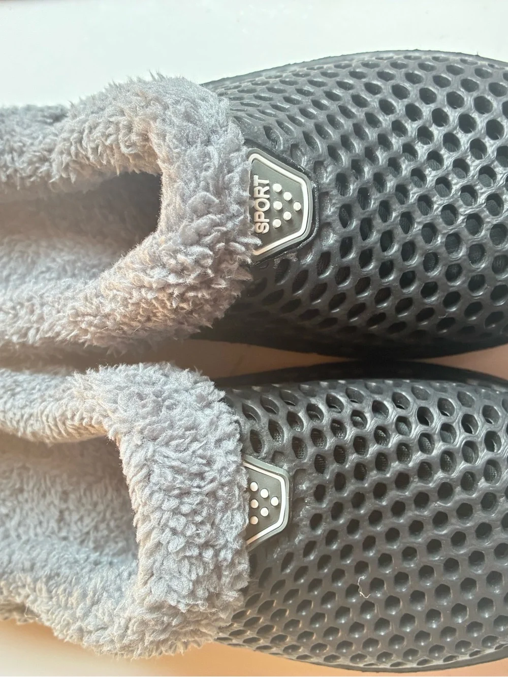 Sporto Plush-Lined Gray Slip-On Bath Slippers